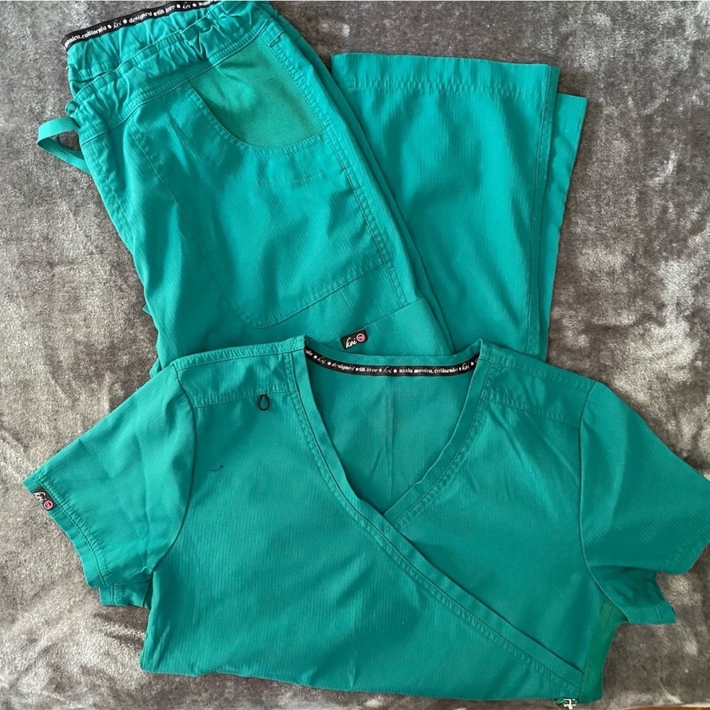 Koi green scrub set